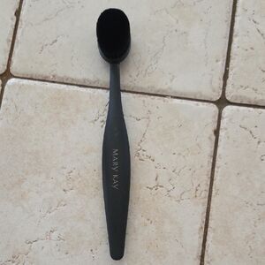 Mary Kay Elegant Black Oval Brush